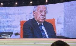 الكاتب والإعلامي العراقي فخري كريم ينال جائزة  الإعلام العربي بدبي، شخصية هذا العام(2025).